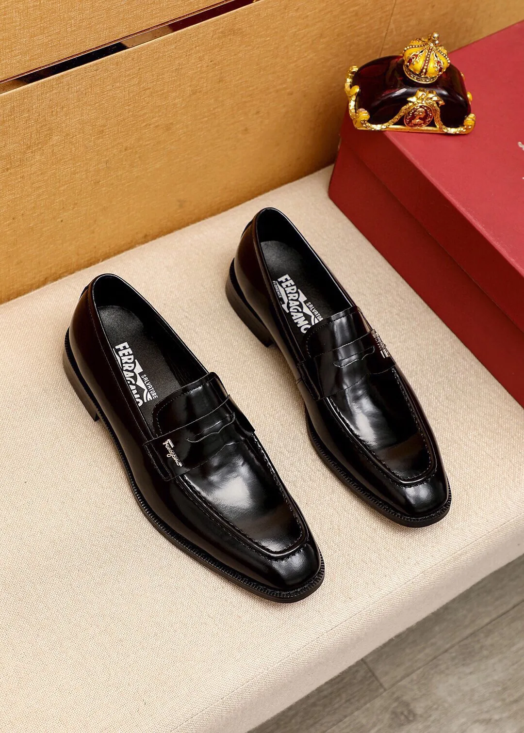 Men's shoes 💰400 💐 Product trademark: Ferragamo "Ferragamo" casual leather shoes Regular size: 39-44 (38.45.46🉑️Customized) Product materials: Selected imported open-edge beaded calfskin upper + classic hardware buckle, imported pig leather lining. Strong three-dimensional visual effect, non-slip and wear-resistant combination outsole Color: 1⃣️color optional